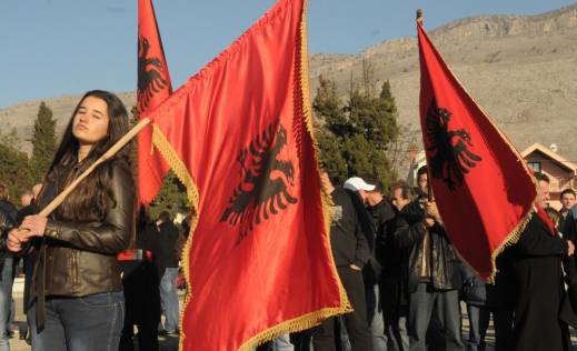 protest Albanaca u Tuzima