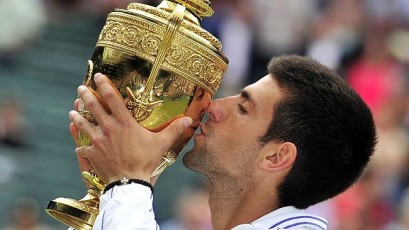 novak-djokovic-kisses-the-wimbledon-tropy