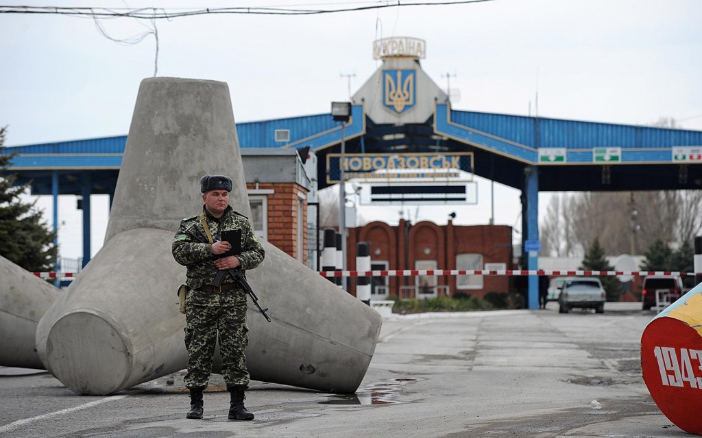 Ukraine deploys army near Russia border