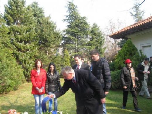 vojislav-seselj-grob-1
