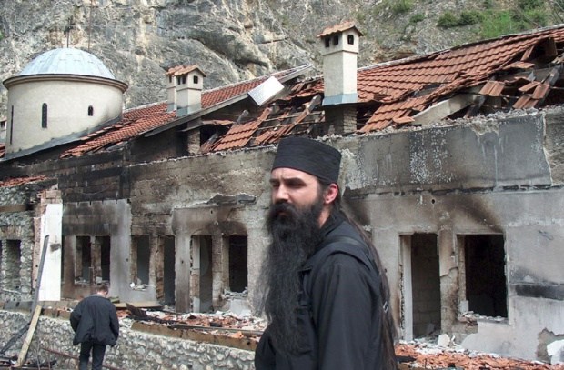 spaljeni-manastir-kosovo