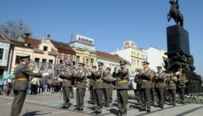 609381_nis01-vojni-orkestar-na-defileu-u-nisu_f