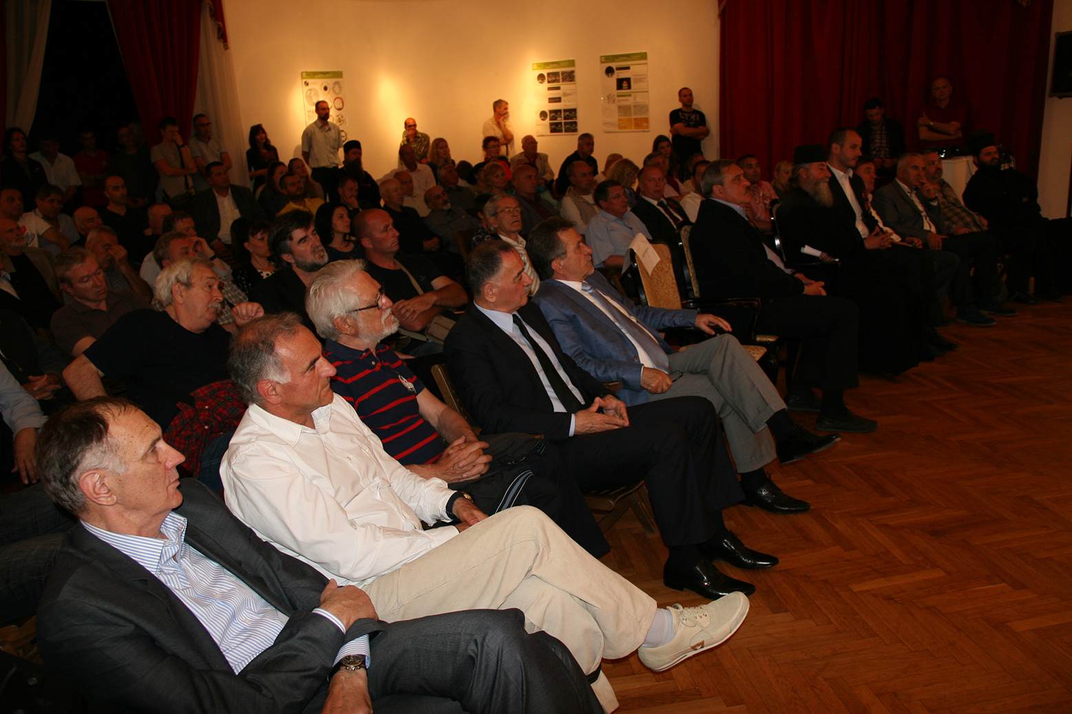 tribina bar2