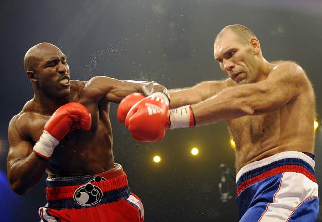 US Evander Holyfield (L) fights against Russia's Nikolai Valuev for the WBA heavyweight title on December 20, 2008 at Hallenstadion in Zurich. AFP PHOTO/DAMIEN MEYER (Photo credit should read DAMIEN MEYER/AFP/Getty Images)