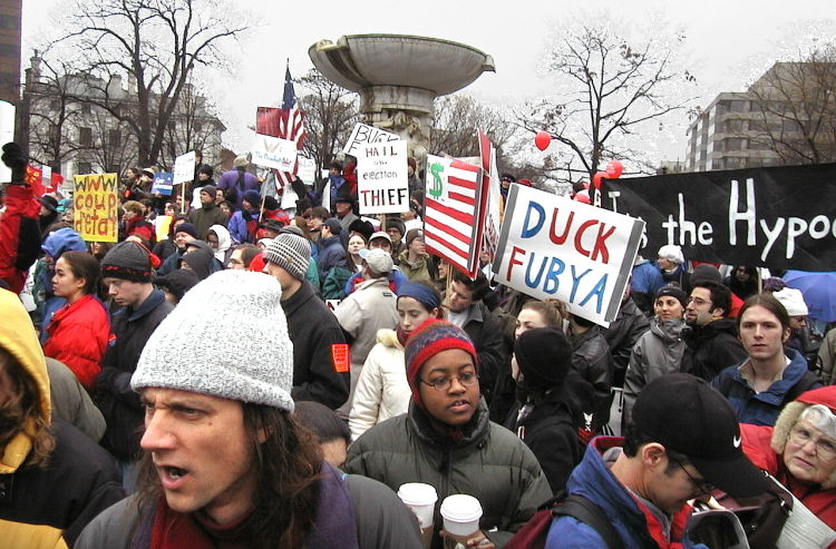 Copy of 4831 crowd shot, taken looking toward fountain (good)