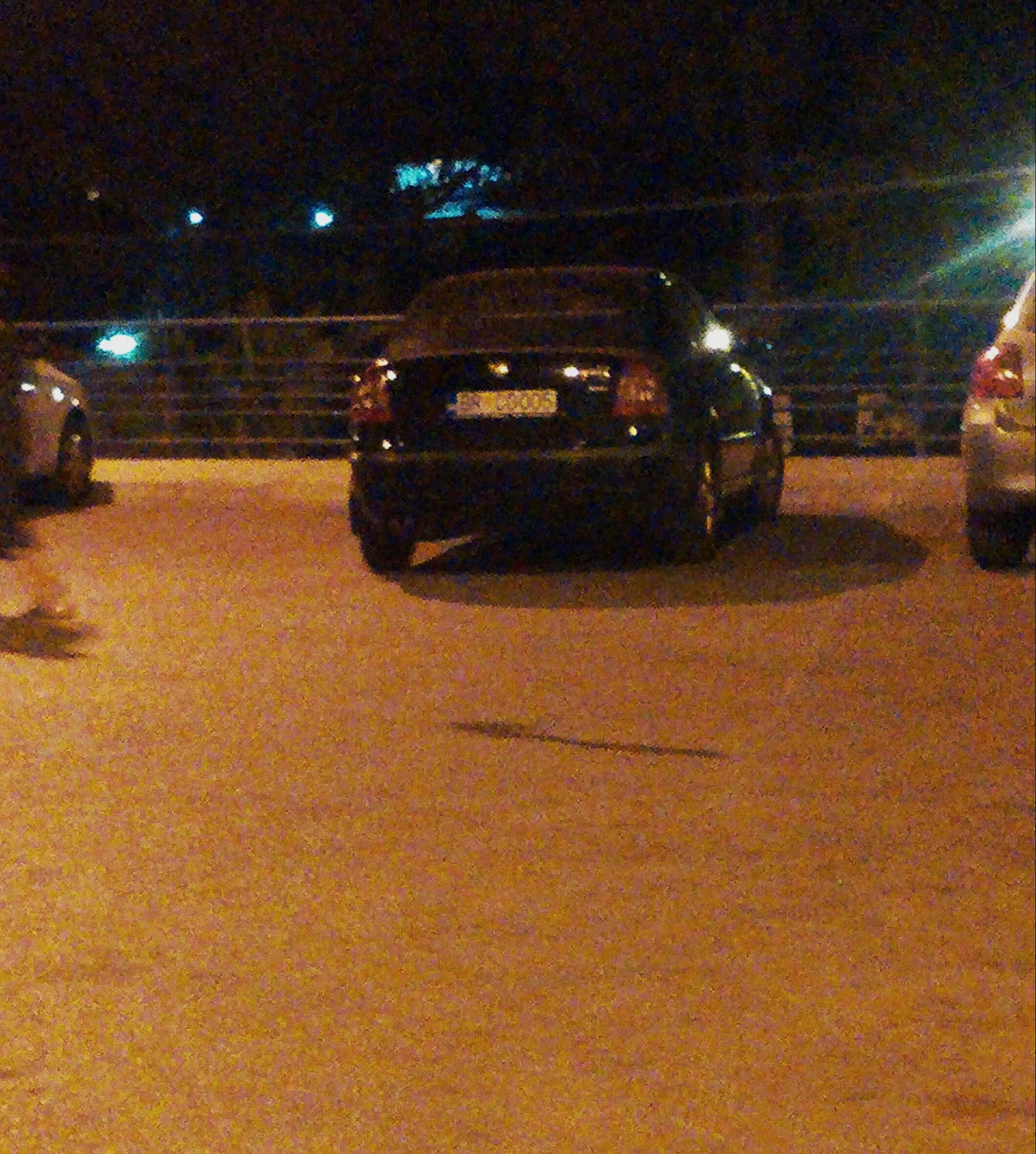 vozilo 5km od centra, ispred restorana.