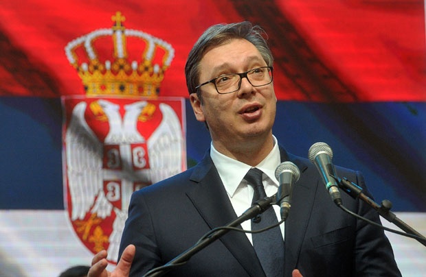 Aleksandar Vučić zastava Srbije 009, politika