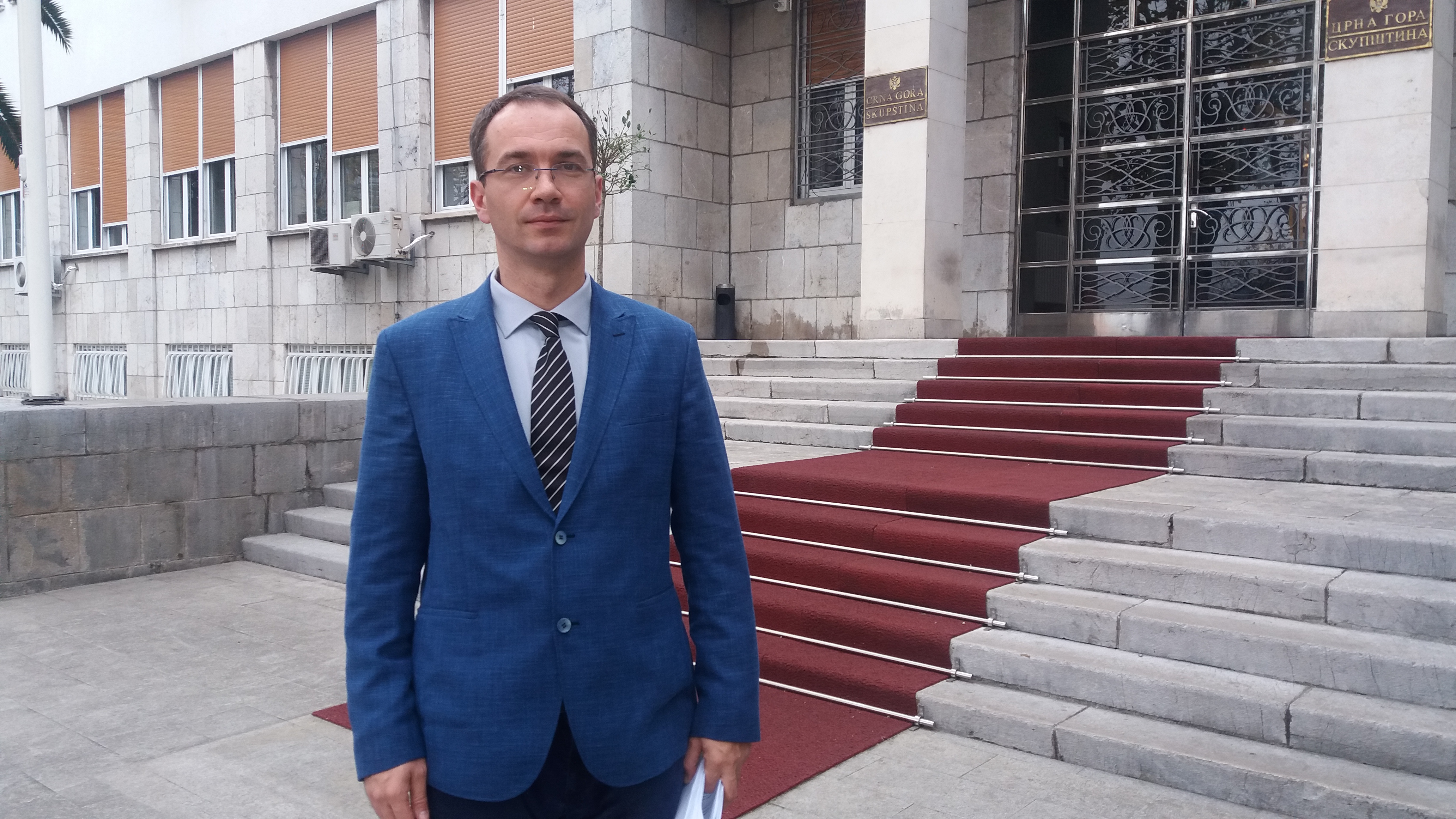 Јовановић испред Скупштине Црне Горе