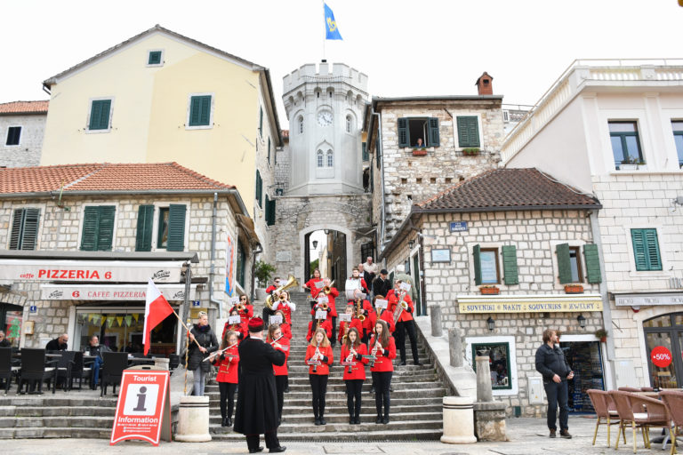 Omladinski orkestar iz Lobeza