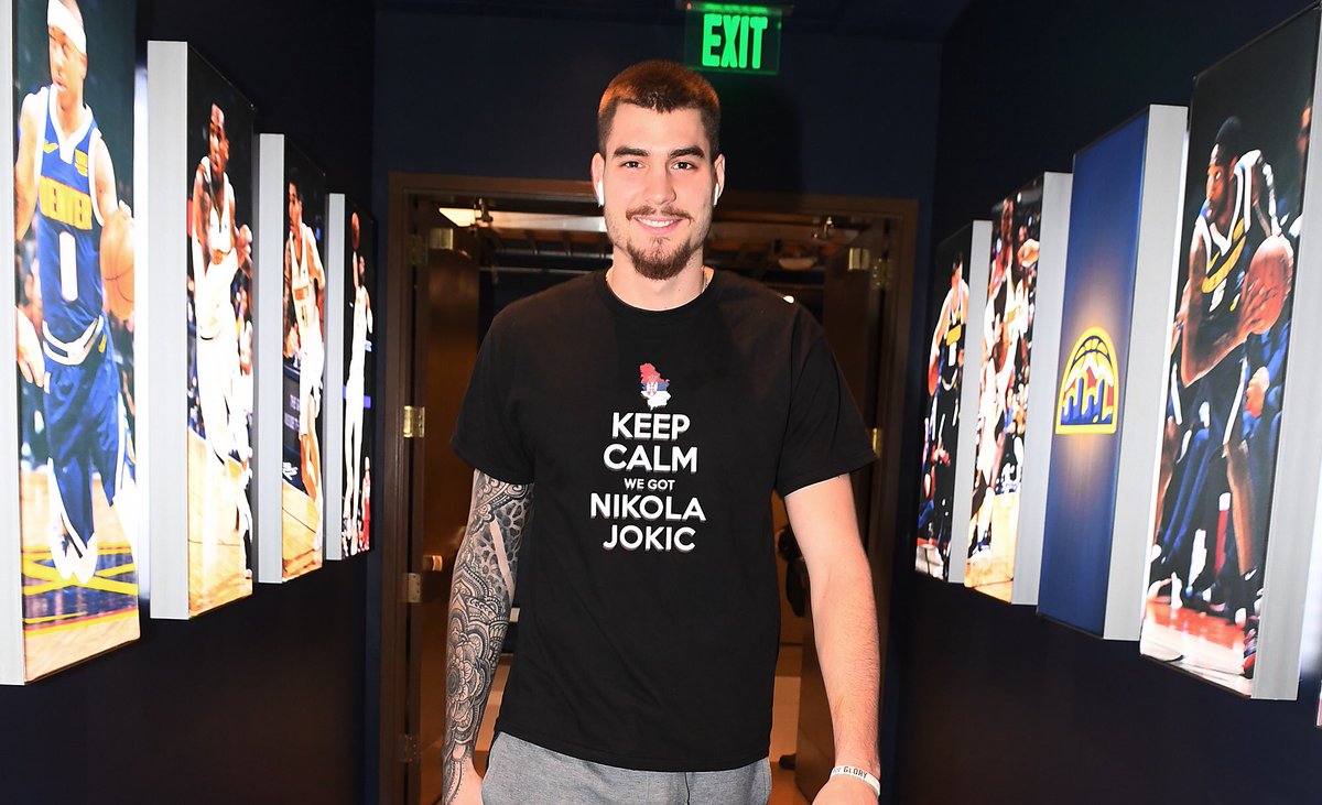 "Будите мирни, имамо Николу Јокића" (Ceep calm, we got Nikola Jokic).