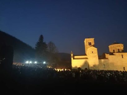 Још љепше и масовније: Црна Гора и вечерас брани своје светиње!