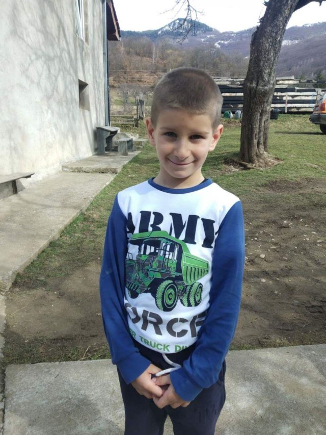 Мален бејах међу браћом својом: Шестогодишњи Данило Мијовић у крсном ходу од 32 километра! Васојевић не да светиње!