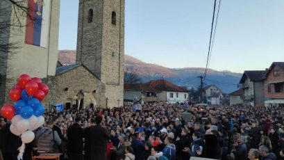 Црна Гора на ногама: У свим градовима народ поручује – Не дамо светиње! (фото, видео)