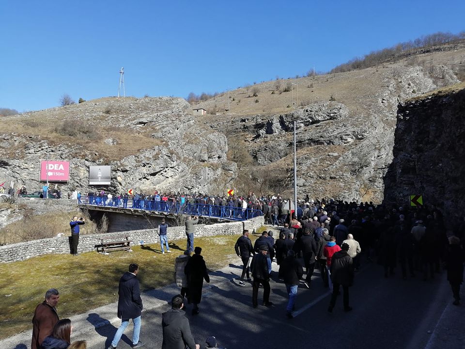 Црна Гора на ногама: У свим градовима народ поручује – Не дамо светиње! (фото, видео)