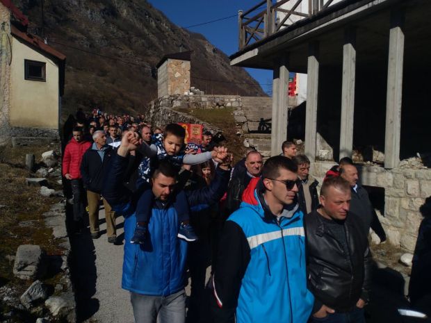 Црна Гора на ногама: У свим градовима народ поручује – Не дамо светиње! (фото, видео)