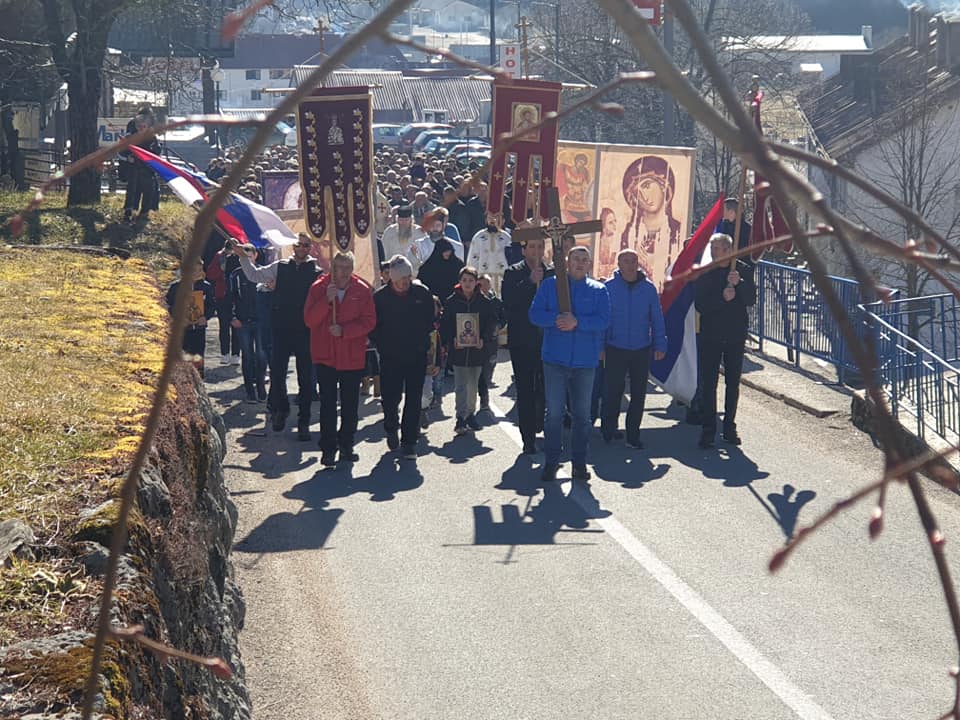 Црна Гора на ногама: У свим градовима народ поручује – Не дамо светиње! (фото, видео)