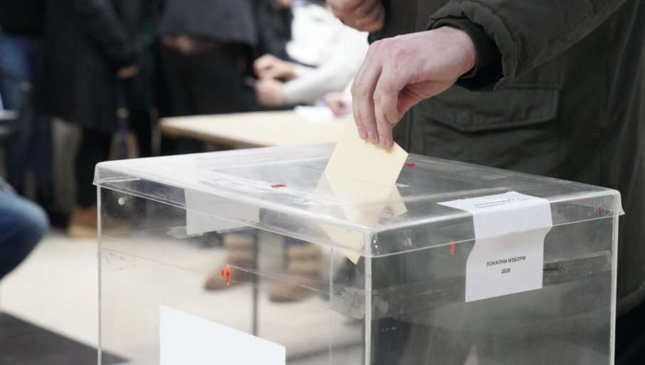 Још се броје гласови, према првим прелиминарним подацима СНС убједљиво води