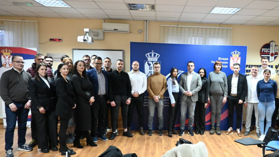 Министар са младима: Друштву недостаје дијалог и директан разговор